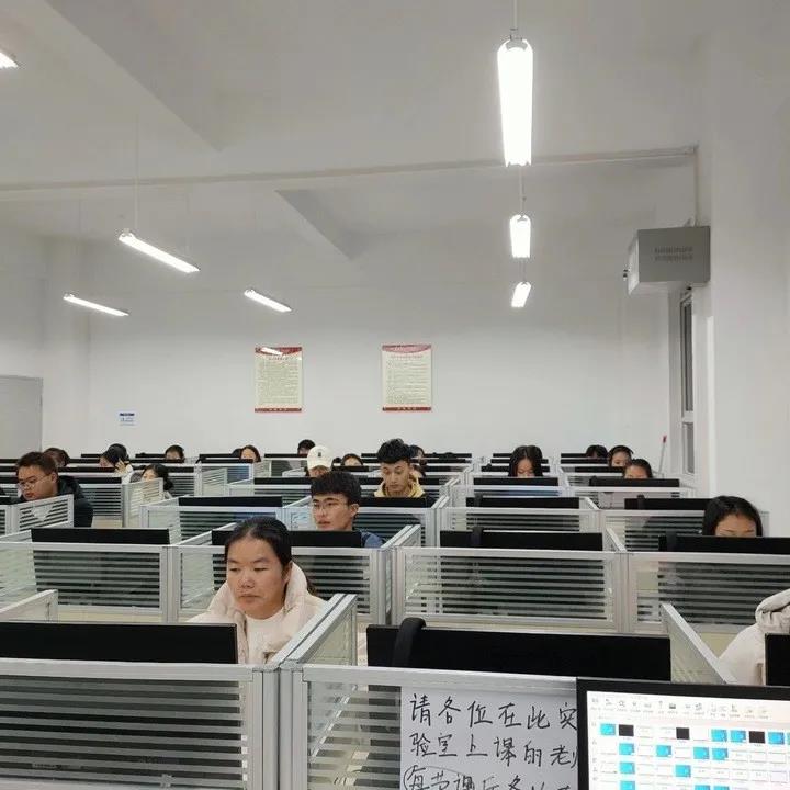 第十届“翰文杯”学科专业大赛 ——师范生教学技能大赛之普通话比赛3.jpg