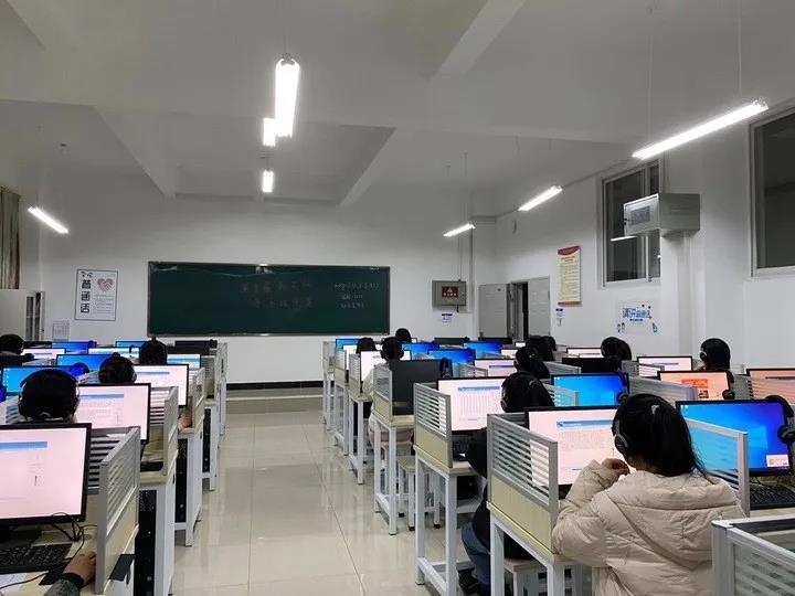 第十届“翰文杯”学科专业大赛 ——师范生教学技能大赛之普通话比赛4.jpg
