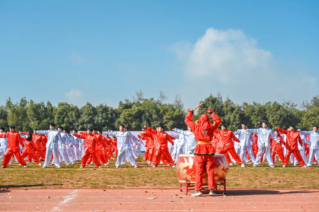 【魅力工程】-挂云帆，庆母校三十华诞----云南经济管理学院第十届体育文化节暨第二十五届冬季运动会圆满落幕！ 第 3 张