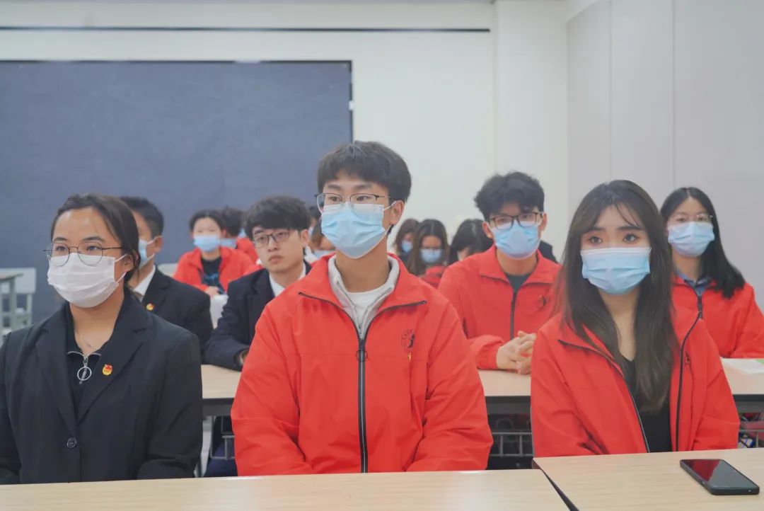 4.jpg 【创美艺传】青春心向党|艺术与传媒学院组织集中观看中国共产党第二十次全国代表大会开幕会盛况 第 2 张