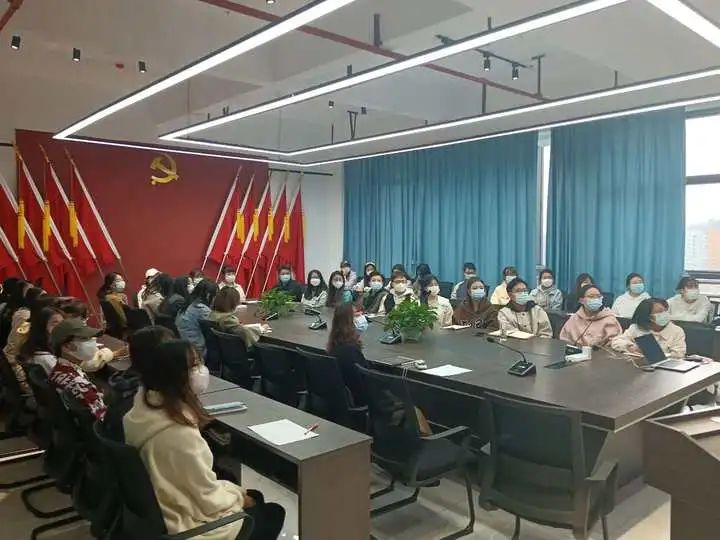 7.jpg 【创美艺传】青春心向党|艺术与传媒学院组织集中观看中国共产党第二十次全国代表大会开幕会盛况 第 8 张