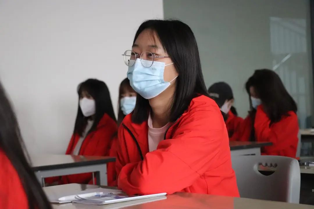 12.jpg 【创美艺传】青春心向党|艺术与传媒学院组织集中观看中国共产党第二十次全国代表大会开幕会盛况 第 10 张