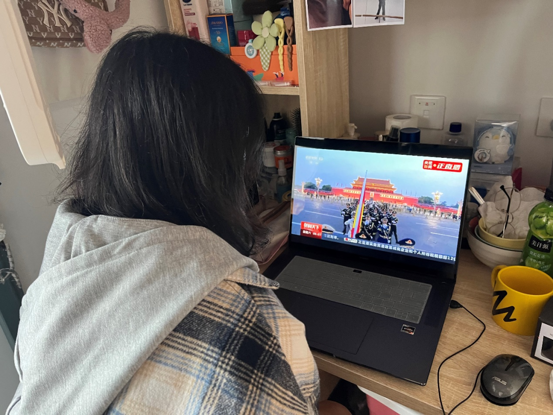 【创美艺传】喜迎国庆｜艺术与传媒学院学子观升旗仪式有感 第 2 张