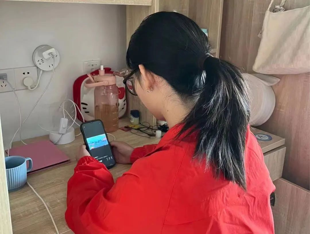 【创美艺传】喜迎国庆｜艺术与传媒学院学子观升旗仪式有感 第 5 张