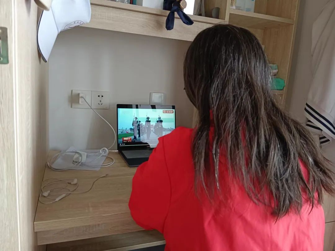 【创美艺传】喜迎国庆｜艺术与传媒学院学子观升旗仪式有感 第 6 张