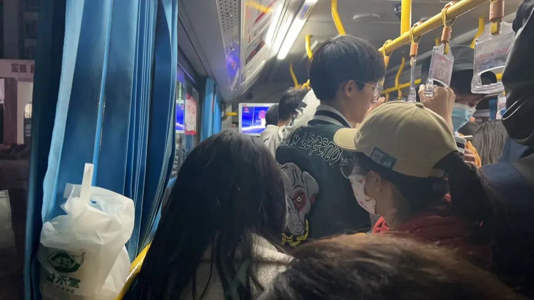 【创美艺传】“挤”校车是种什么样的体验？ 第 5 张