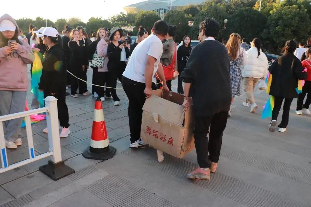 8.jpg 【创美艺传】@运动会幕后工作者:你们辛苦了! 第 6 张