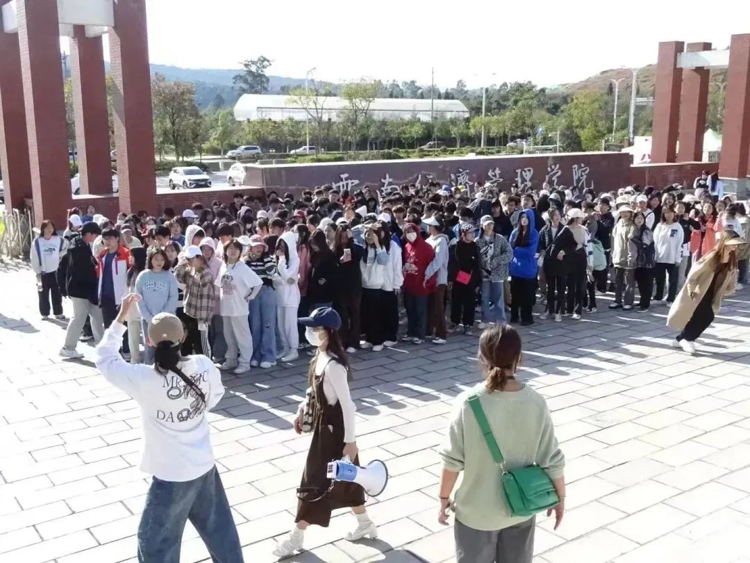 5.jpg 【创美艺传】@运动会幕后工作者:你们辛苦了! 第 9 张