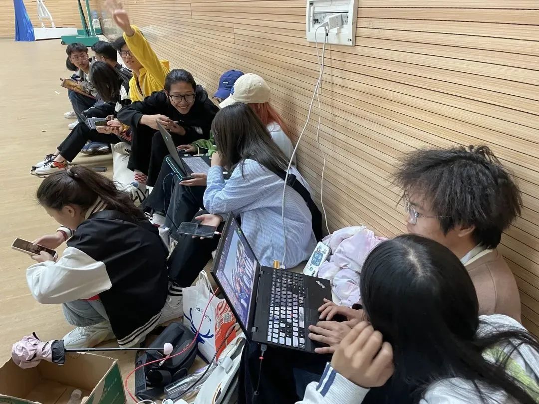 18.jpg 【创美艺传】@运动会幕后工作者:你们辛苦了! 第 16 张