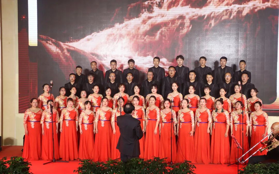 【创美艺传】云南经济管理学院教职工合唱比赛暨30周年校庆活动圆满结束 第 2 张