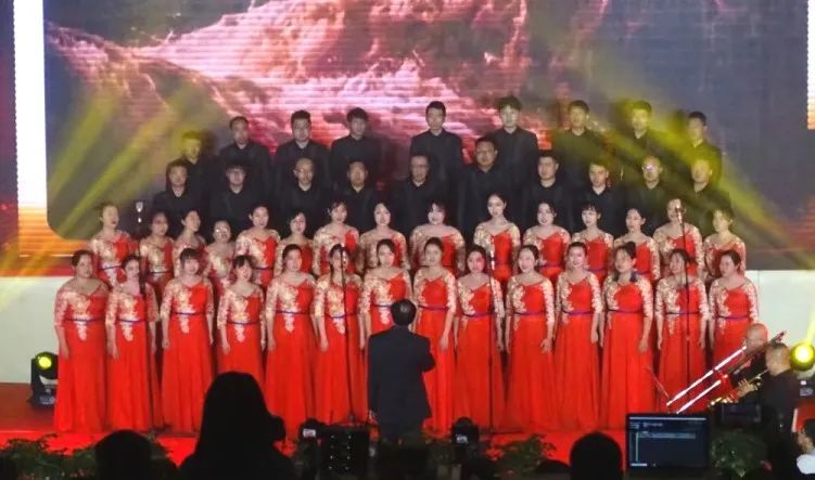 【创美艺传】云南经济管理学院教职工合唱比赛暨30周年校庆活动圆满结束 第 5 张