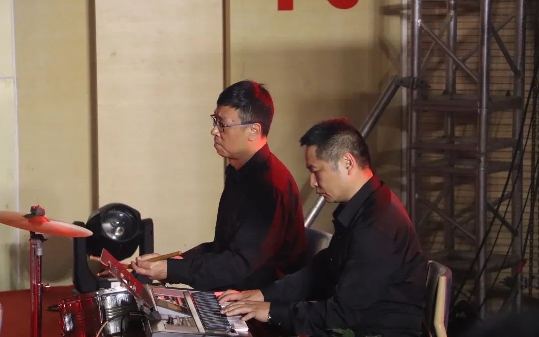 【创美艺传】云南经济管理学院教职工合唱比赛暨30周年校庆活动圆满结束 第 6 张