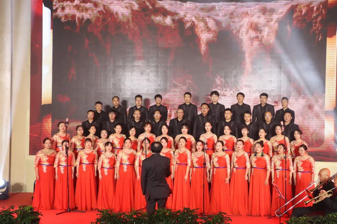 【创美艺传】云南经济管理学院教职工合唱比赛暨30周年校庆活动圆满结束 第 7 张