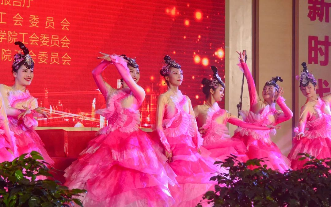 【创美艺传】云南经济管理学院教职工合唱比赛暨30周年校庆活动圆满结束 第 10 张