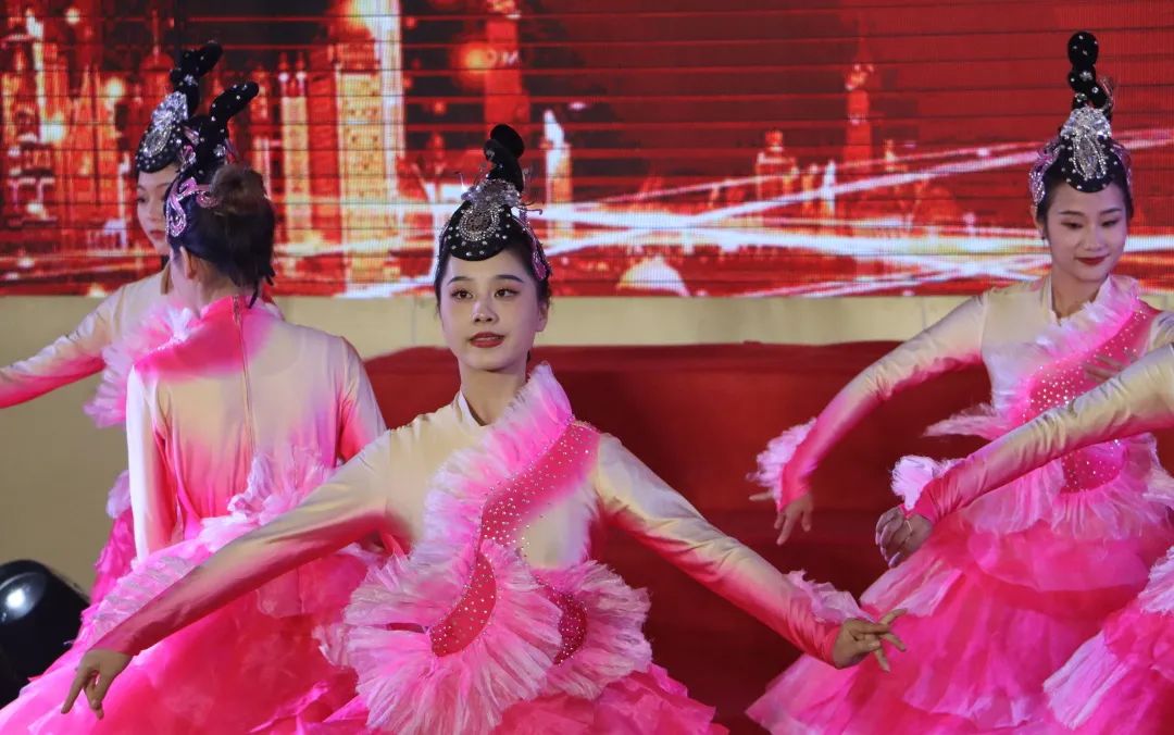 【创美艺传】云南经济管理学院教职工合唱比赛暨30周年校庆活动圆满结束 第 13 张