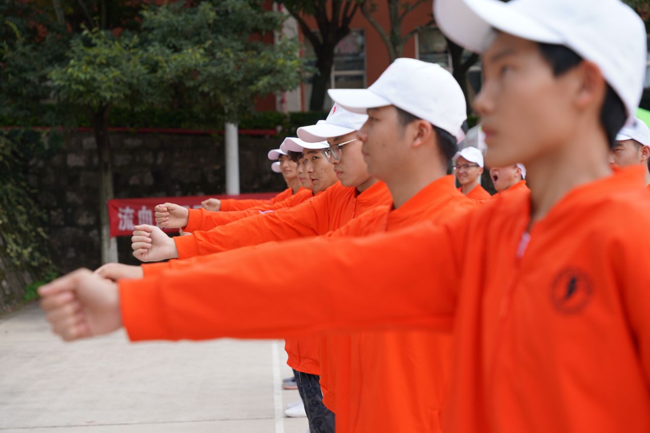 【魅力工程】-军训进行时（五）——教师节汇报表演如约而至，在似火的金秋与军训撞了个满怀。 第 1 张