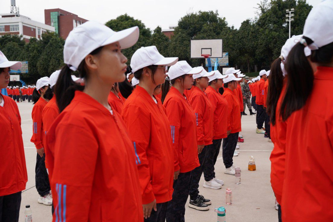 【魅力工程】-军训进行时（五）——教师节汇报表演如约而至，在似火的金秋与军训撞了个满怀。 第 2 张