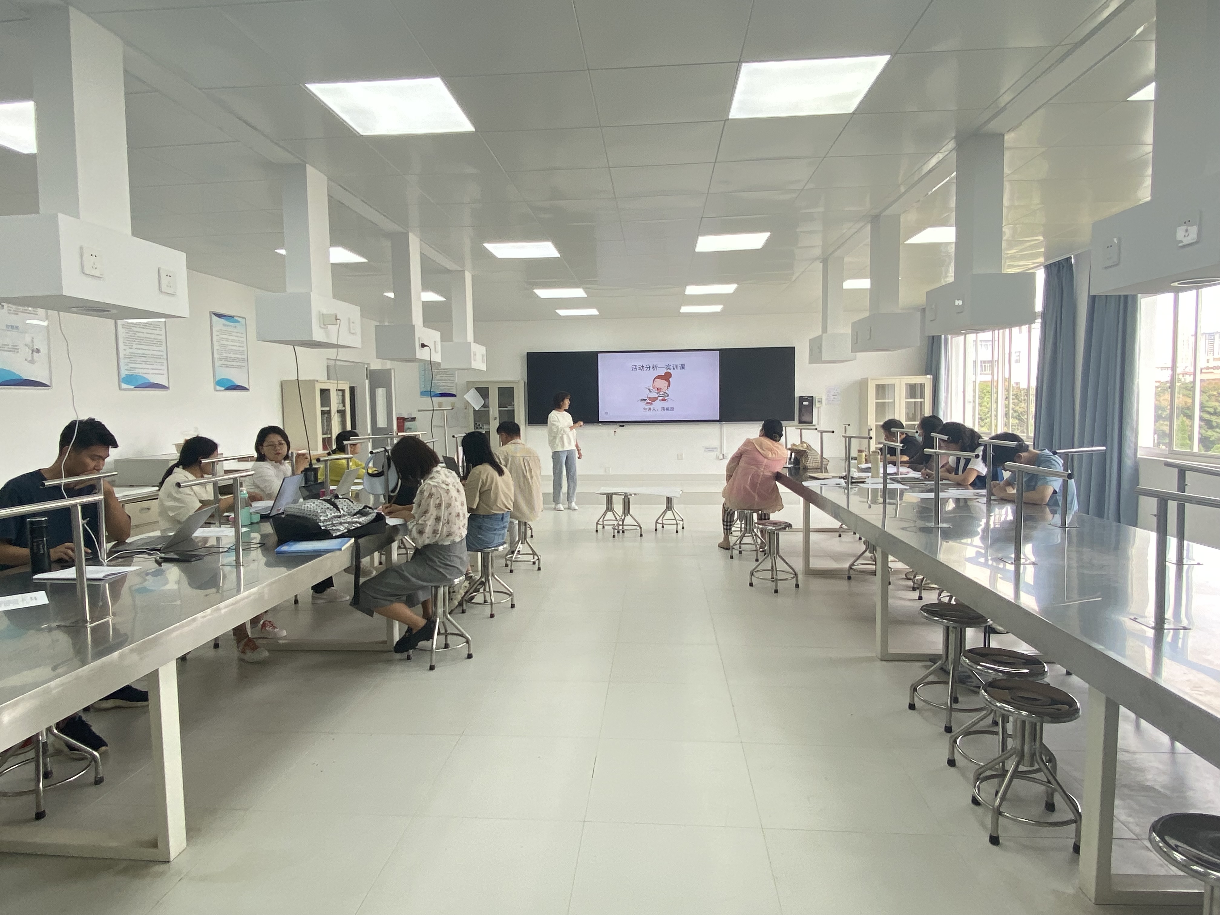 康复治疗学本科专业开展青年教师试讲活动 第 1 张 康复治疗学本科专业开展青年教师试讲活动 第 1 张