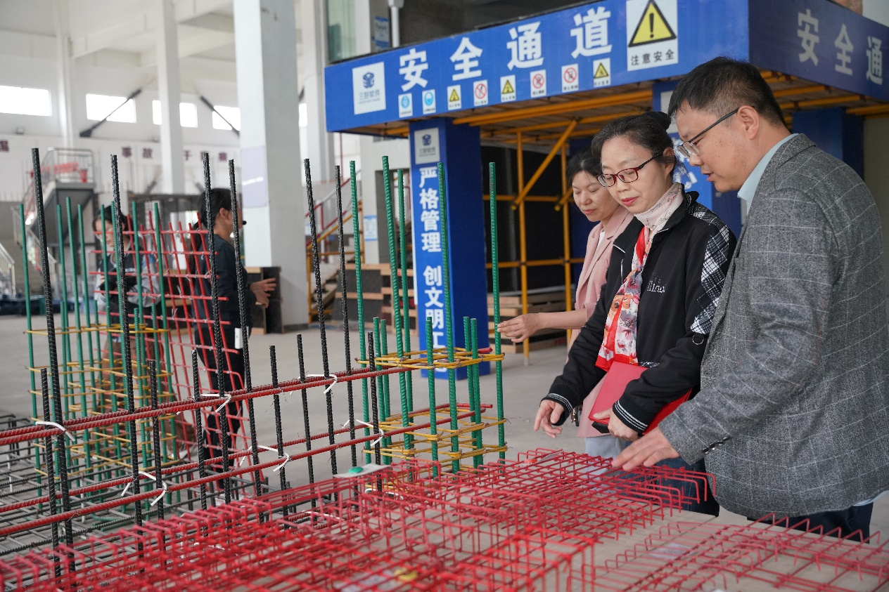 云南经济管理学院“土木综合训练中心·昆明市青少年科普基地”揭牌典礼暨科普基地工作研讨会顺利举行 第 9 张