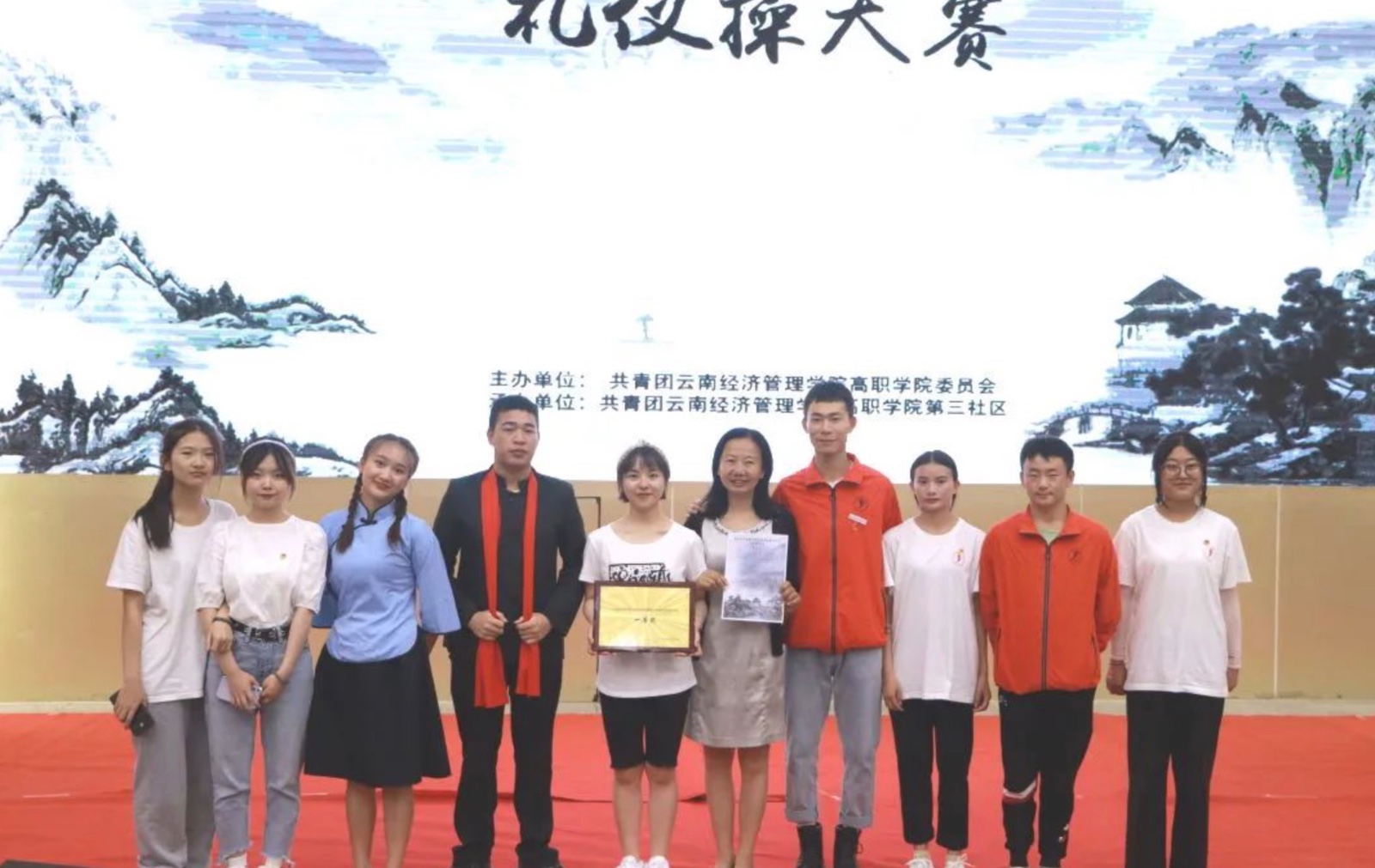2000+同学的“何妈妈”，她是云南省最美高校辅导员！ 第 6 张