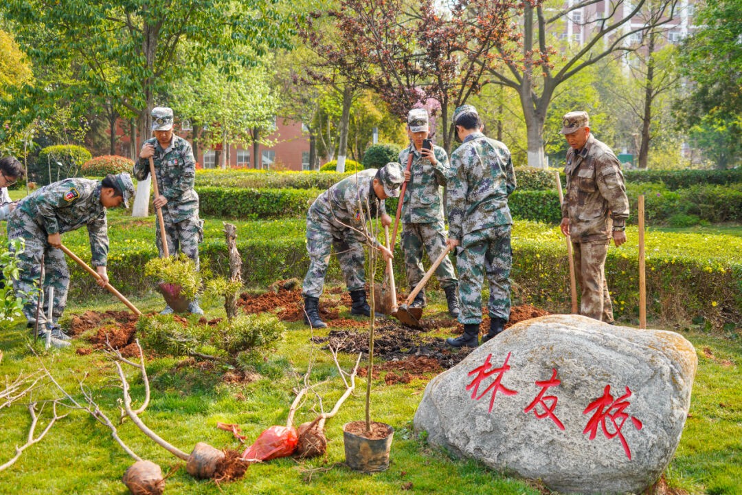 今天，学校师生一同种下“希望”树！ 第 7 张