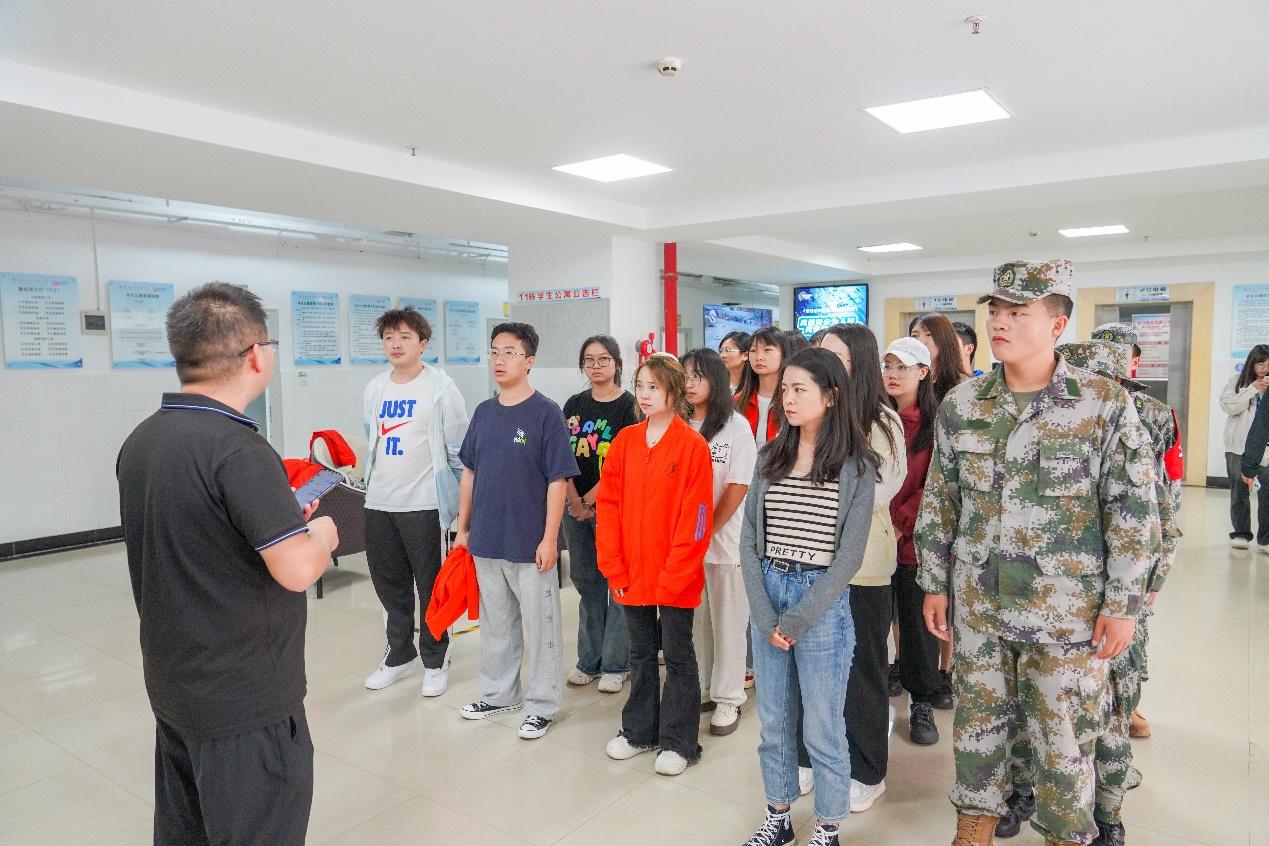 以练为战 防患未然——智慧社区举行2024级新生综合应急疏散逃生演练 第 1 张 以练为战 防患未然——智慧社区举行2024级新生综合应急疏散逃生演练 第 1 张