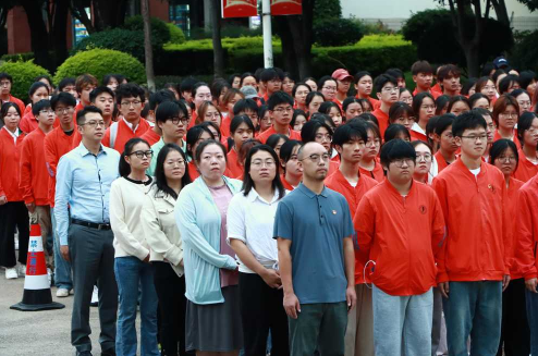 云南经济管理学院医学院庆祝新中国成立75周年升旗仪式圆满举行 第 6 张