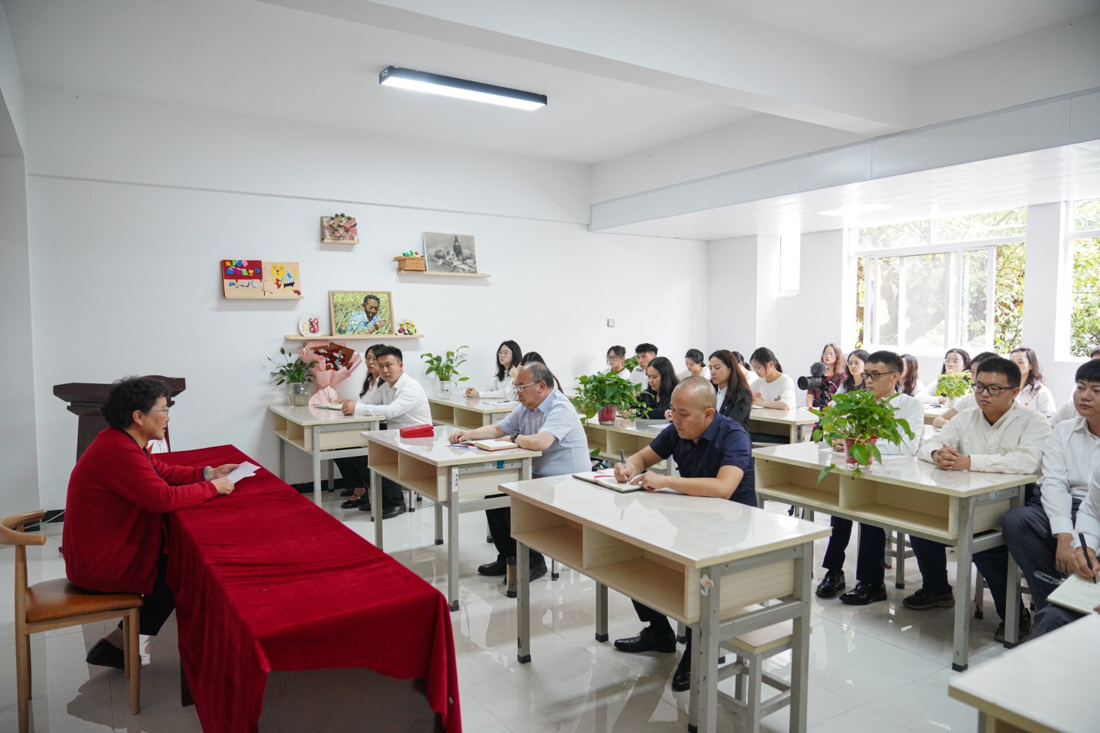 【庆七一】学校向李琴书同志颁发“光荣在党50年”纪念章 第 6 张