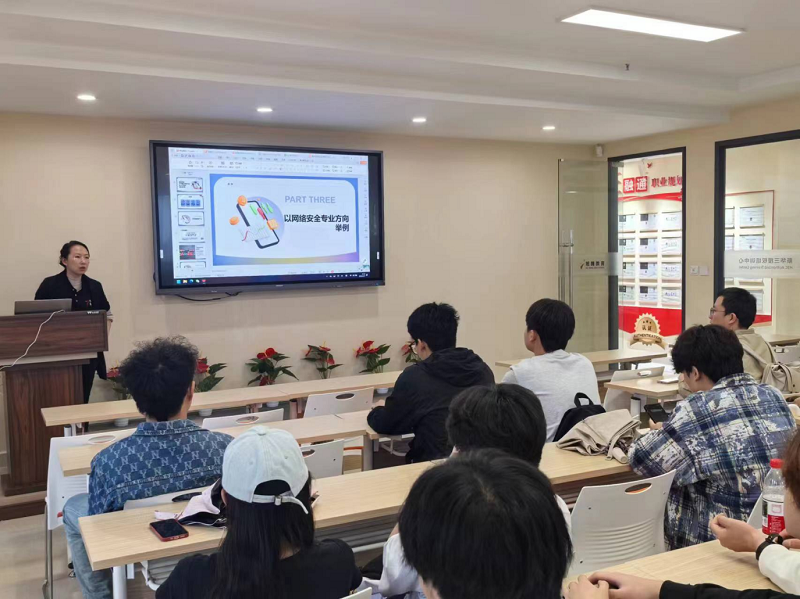 深化产教融合 赋能实践成长 —— 云南经济管理学院高职学院人工智能技术应用专业学生开展岗位认知实习 第 10 张
