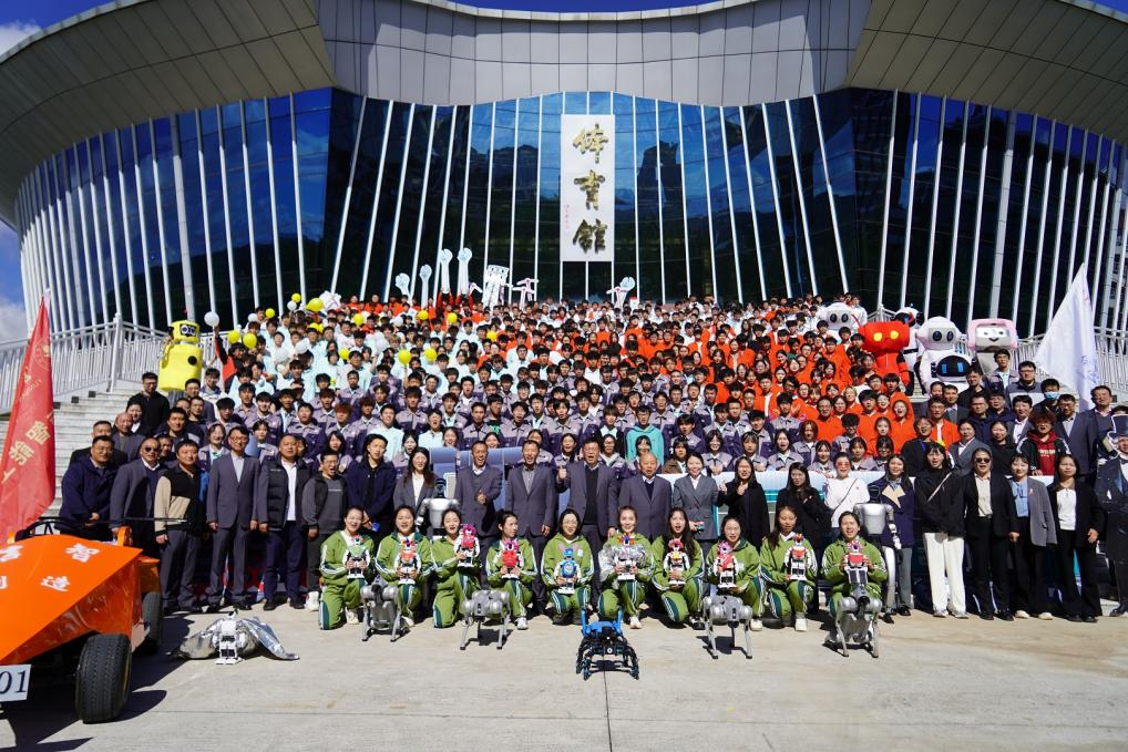 智启四革・艺绘未来——信智学子以科技与艺术盛宴献礼青春 第 2 张 智启四革・艺绘未来——信智学子以科技与艺术盛宴献礼青春 第 2 张