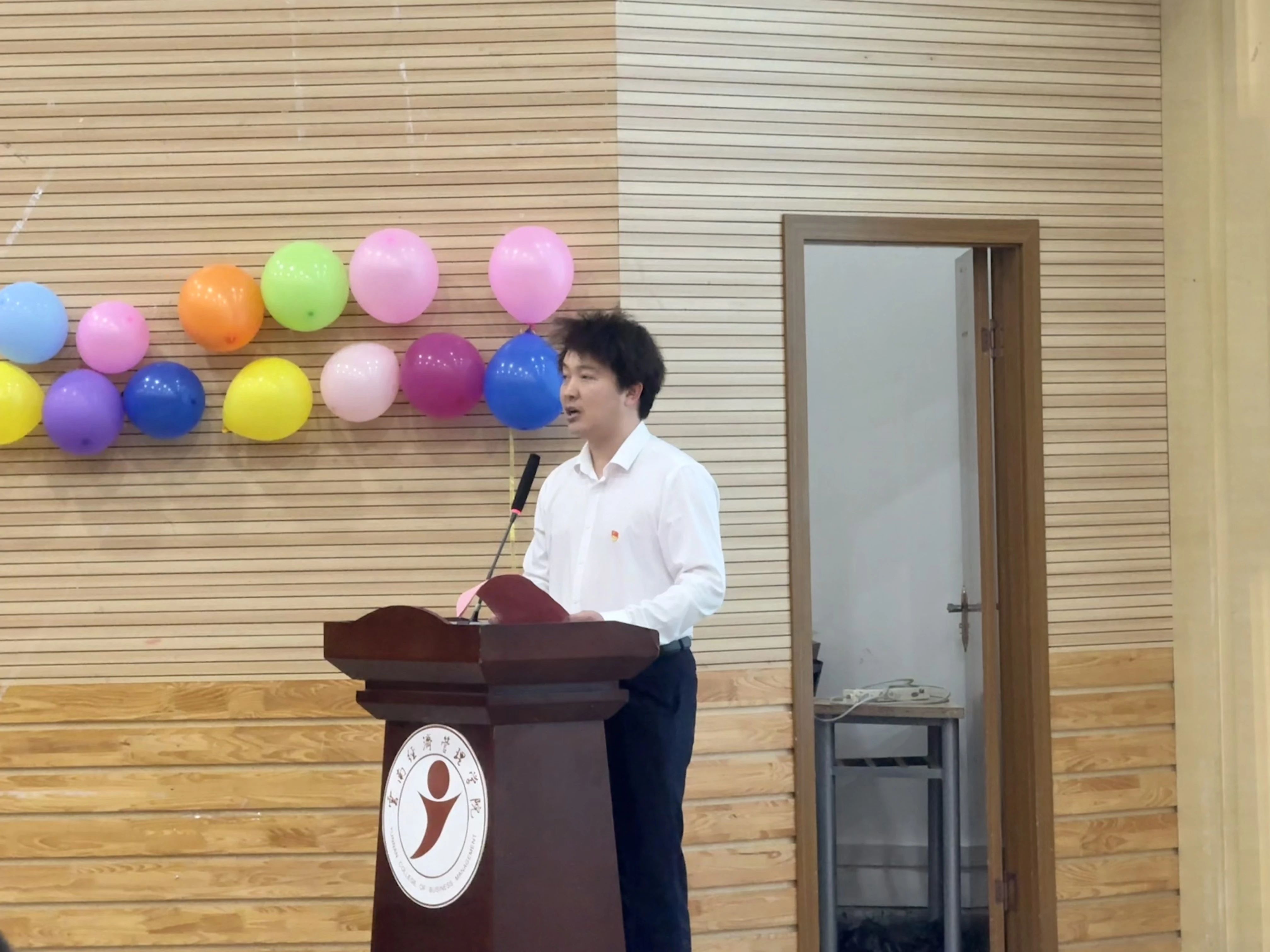 财不说再见!青春礼赞,逐梦起航 财会金融学院2025届毕业典礼圆满落幕 第 21 张 财不说再见!青春礼赞,逐梦起航 财会金融学院2025届毕业典礼圆满落幕 第 21 张