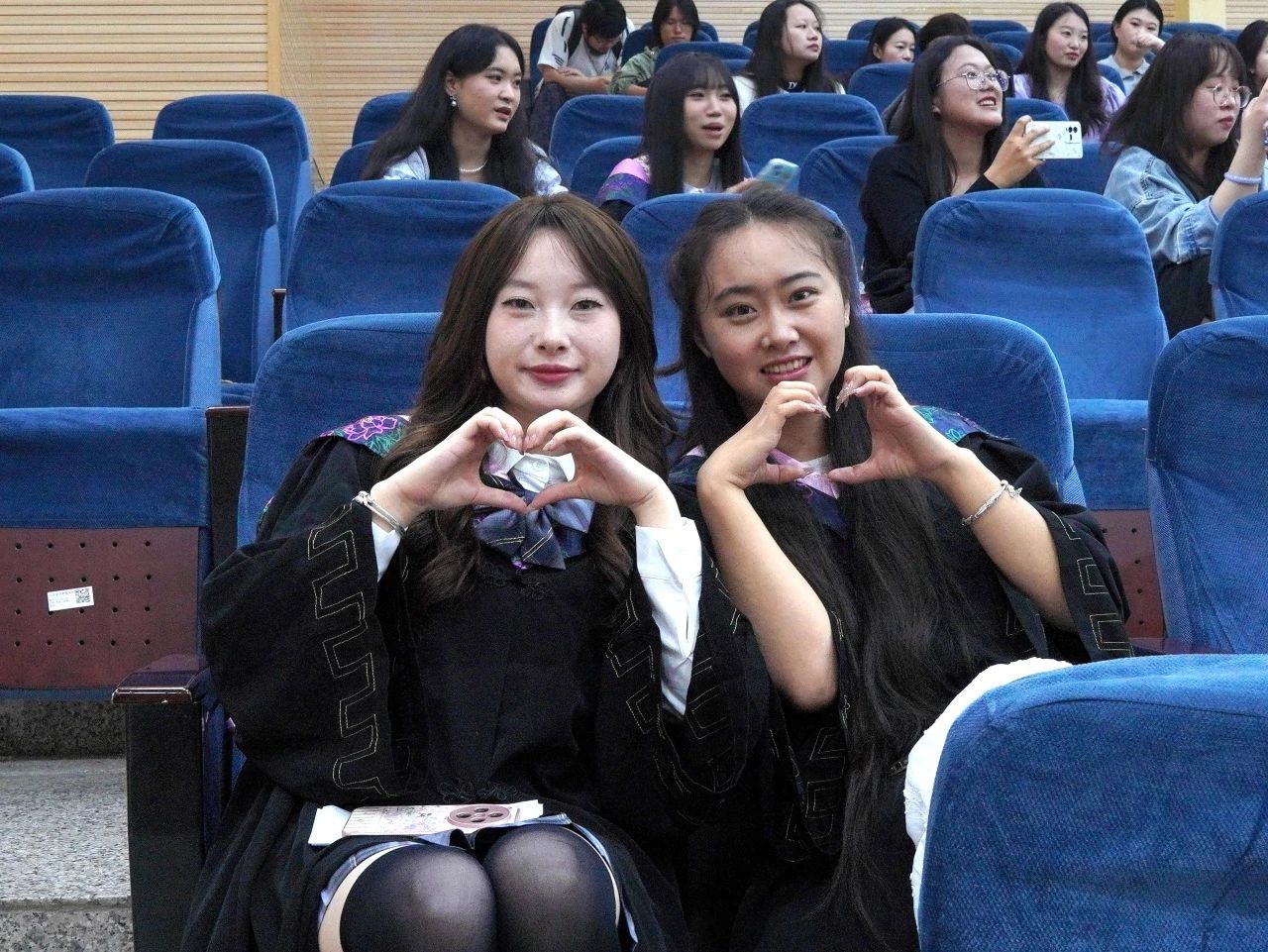 财不说再见!青春礼赞,逐梦起航 财会金融学院2025届毕业典礼圆满落幕 第 9 张 财不说再见!青春礼赞,逐梦起航 财会金融学院2025届毕业典礼圆满落幕 第 9 张