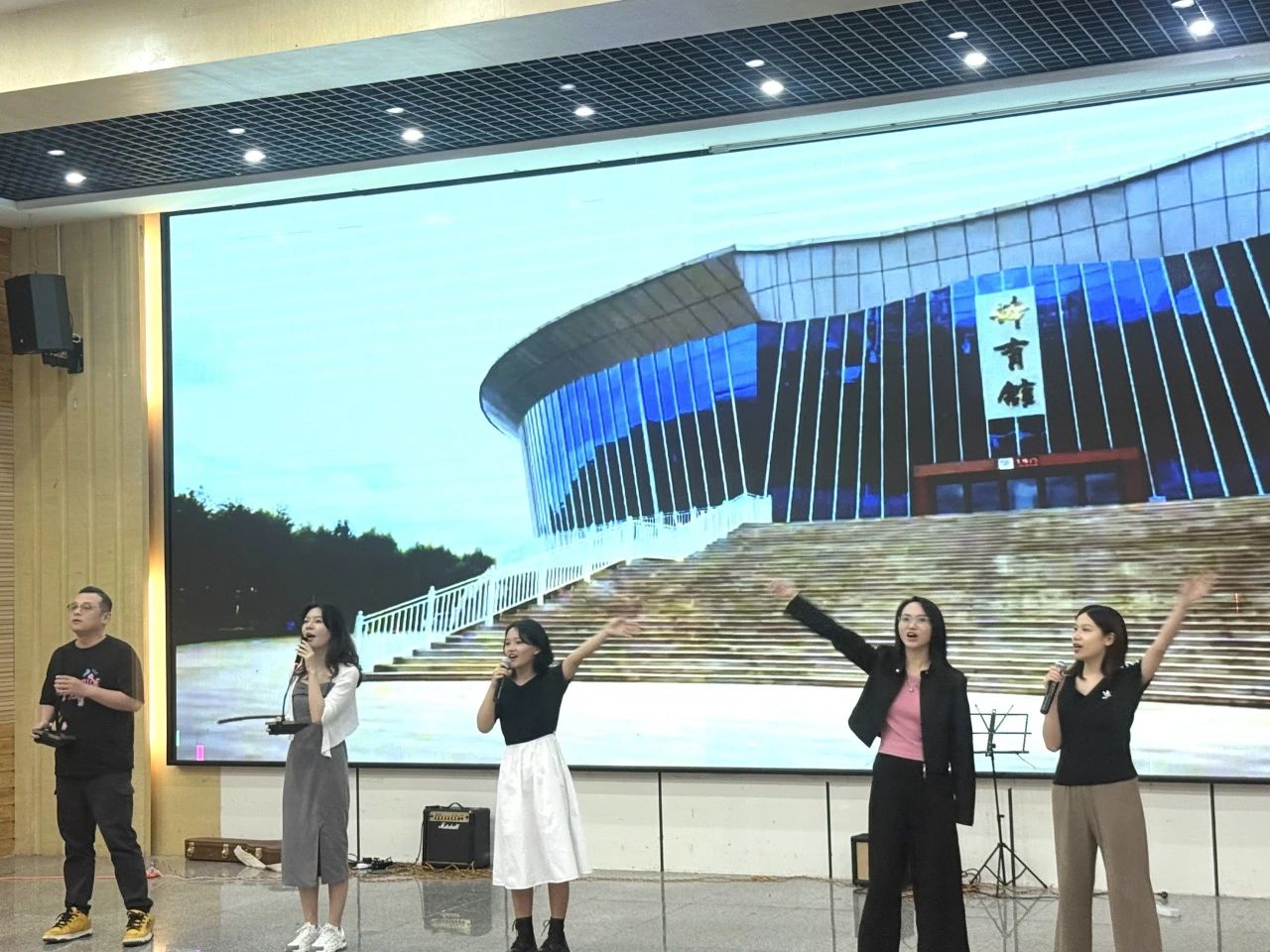 财不说再见!青春礼赞,逐梦起航 财会金融学院2025届毕业典礼圆满落幕 第 24 张 财不说再见!青春礼赞,逐梦起航 财会金融学院2025届毕业典礼圆满落幕 第 24 张