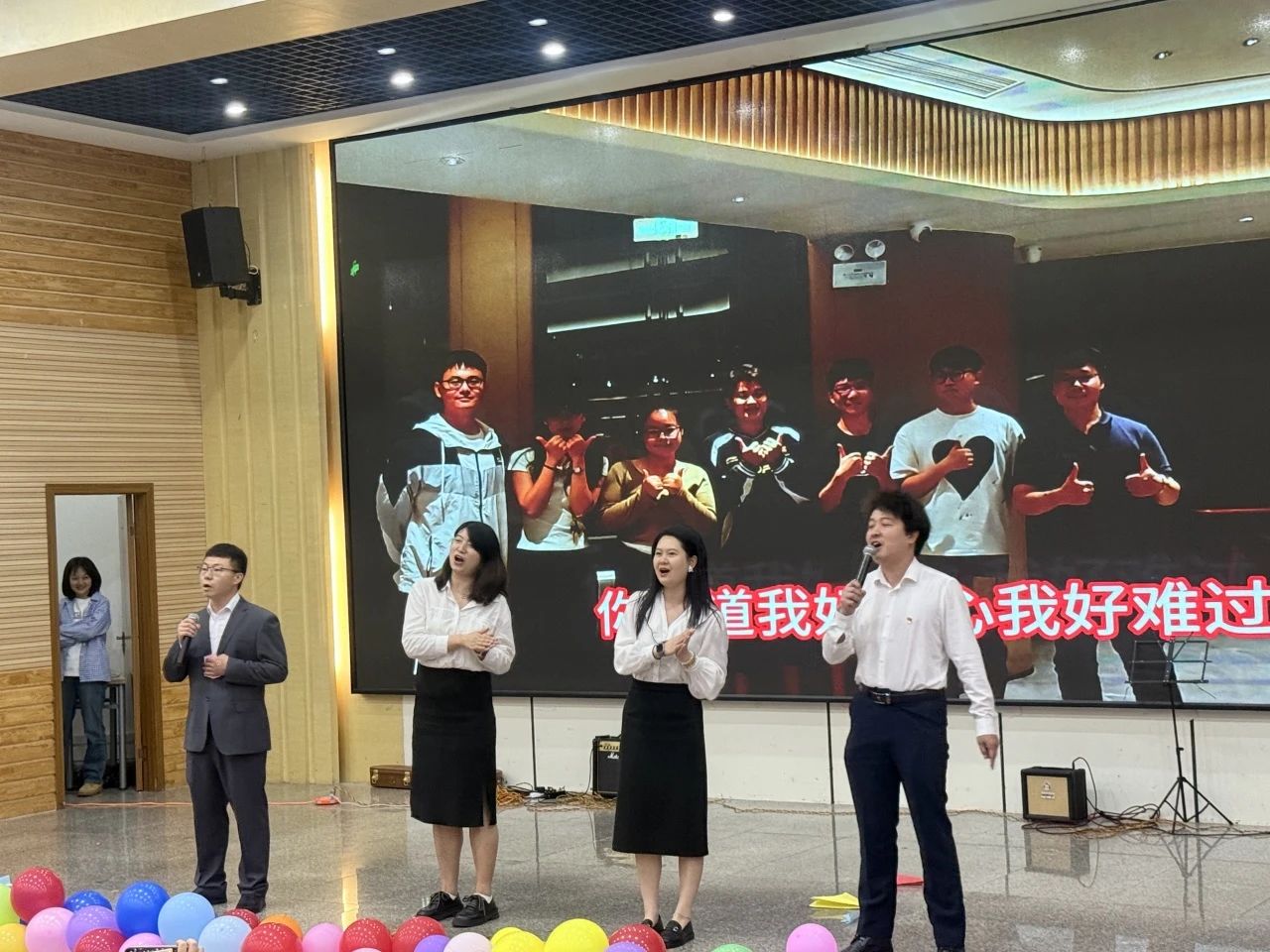 财不说再见!青春礼赞,逐梦起航 财会金融学院2025届毕业典礼圆满落幕 第 27 张 财不说再见!青春礼赞,逐梦起航 财会金融学院2025届毕业典礼圆满落幕 第 27 张