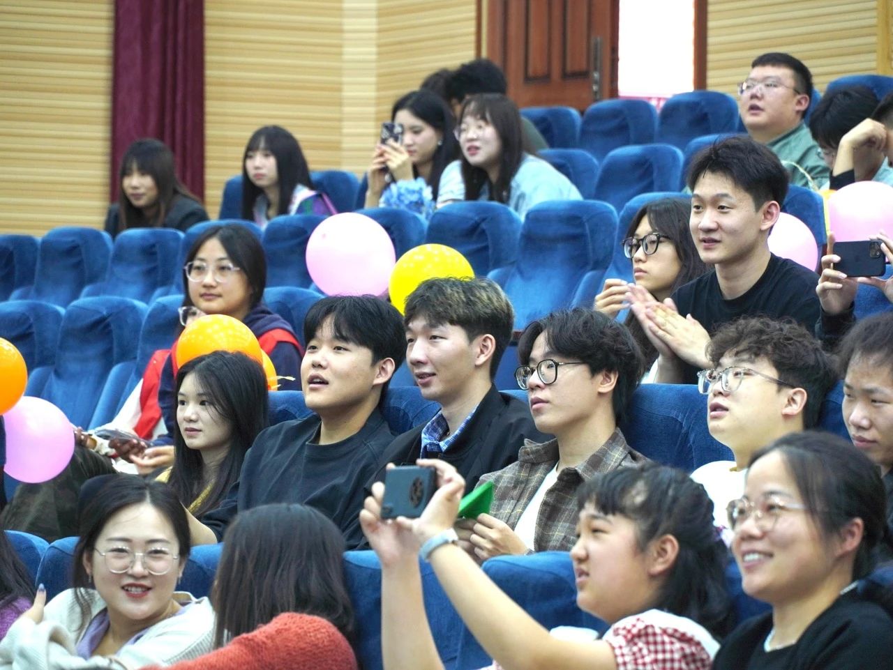 财不说再见!青春礼赞,逐梦起航 财会金融学院2025届毕业典礼圆满落幕 第 7 张 财不说再见!青春礼赞,逐梦起航 财会金融学院2025届毕业典礼圆满落幕 第 7 张