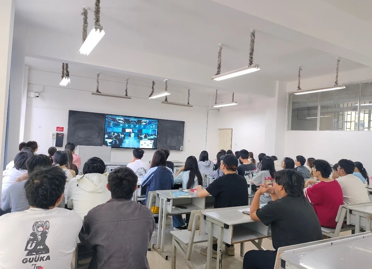 61.jpg 医学院药学、中药学专业参加云南中医药大学 省级一流课程化学分析示范课 第 1 张