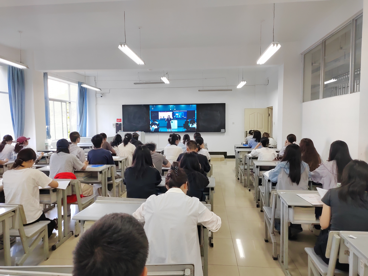 63.png 医学院药学、中药学专业参加云南中医药大学 省级一流课程化学分析示范课 第 3 张