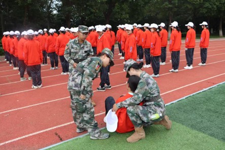 云南经济管理学院医学院：军训温情满场，青春暖意盈心 第 2 张