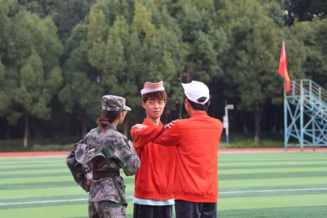 云南经济管理学院医学院：军训温情满场，青春暖意盈心 第 5 张