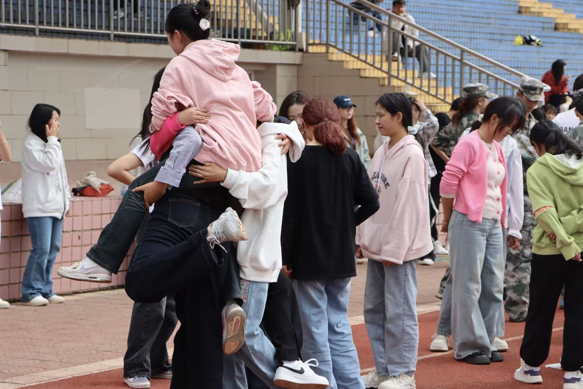 青春聚首启新程，破冰融情绽芳华                        ——医学院团委学生会“破冰行动”素质拓展活动纪实 第 2 张