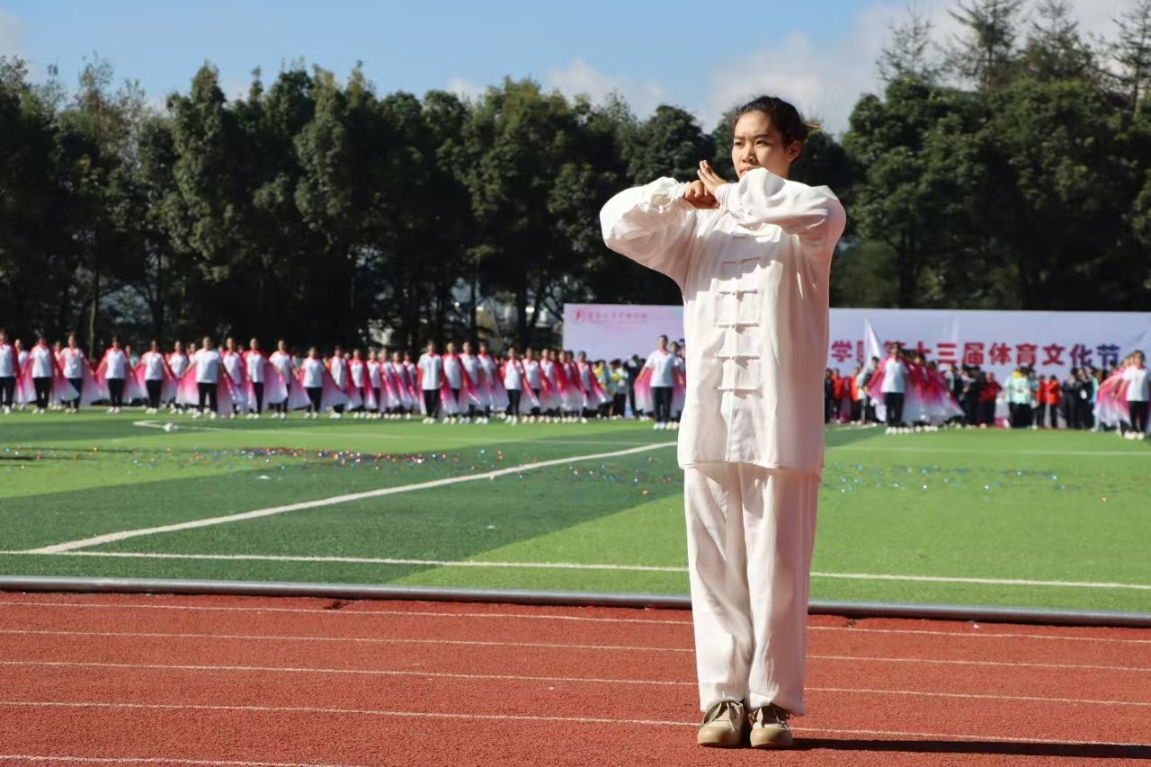 绿茵逐梦,医心启航 ——云南经济管理学院运动会开幕式暨首日赛事精彩速递 第 15 张 绿茵逐梦,医心启航 ——云南经济管理学院运动会开幕式暨首日赛事精彩速递 第 15 张