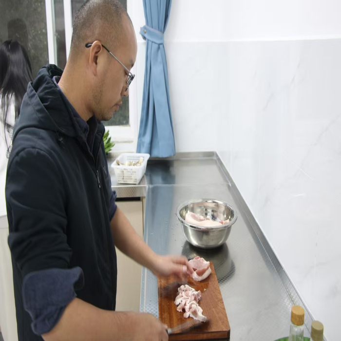 暖冬赠被传温情，火锅共煮聚人心——云南经济管理学院医学院暖冬关爱行动圆满落幕 第 7 张