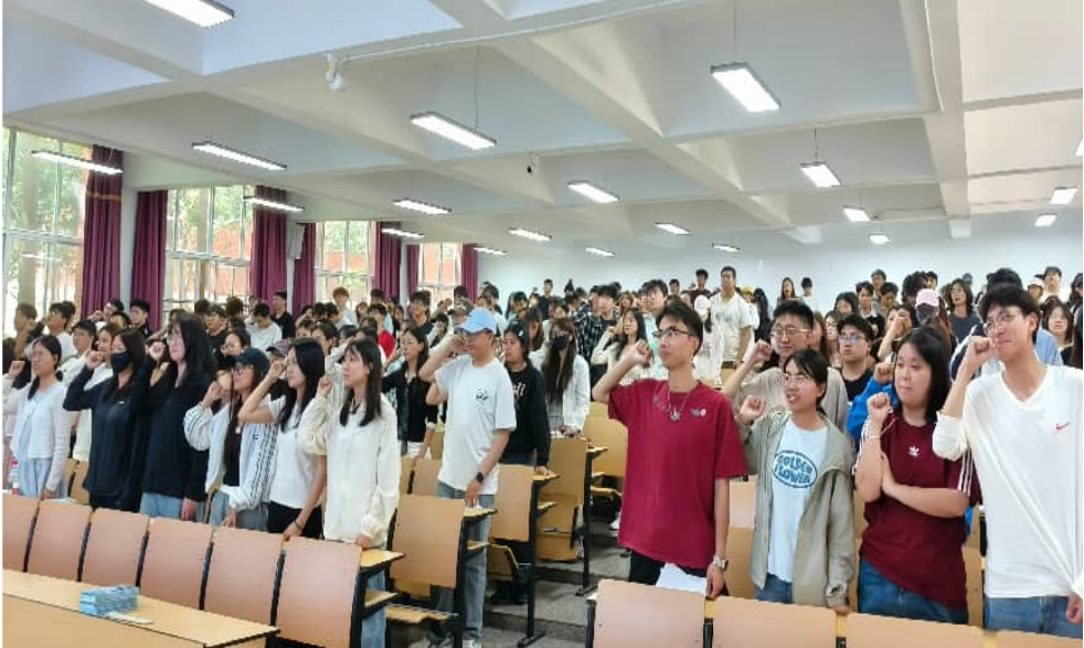 学院资讯 | 征信守护青春路 反诈筑牢安全墙 云南经济管理学院财经商贸学院开展征信反诈金融安全讲座 第 4 张 学院资讯 | 征信守护青春路 反诈筑牢安全墙 云南经济管理学院财经商贸学院开展征信反诈金融安全讲座 第 4 张