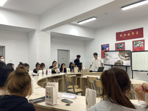 榜样班级说 | 数商逐梦学风正，知行合一谱新篇：财经商贸学院2024级本科电子商务班获评校级优良学风先进班集体 第 2 张