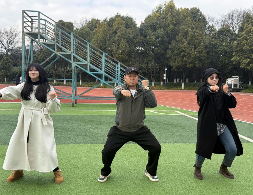 学院资讯 | 逐光向暖 律动财商 ——云南经济管理学院财经商贸学院“逐光”健康运动日师生联动纪实 第 10 张 学院资讯 | 逐光向暖 律动财商 ——云南经济管理学院财经商贸学院“逐光”健康运动日师生联动纪实 第 10 张