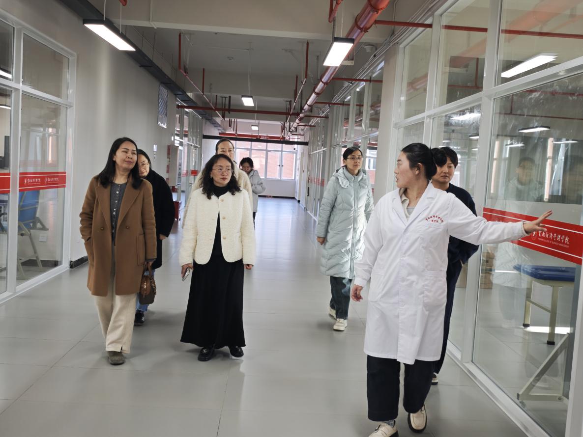 深化医教协同 共育护理英才 ——云南经济管理学院与禄丰市人民医院召开 医教协同教学班座谈会 第 5 张